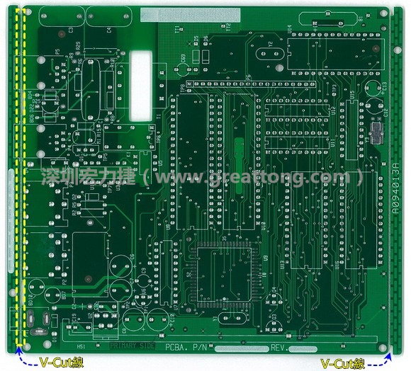 所謂【V-cut】是印刷電路板(PCB)廠商依據(jù)客戶的圖紙要求，事先在PCB的特定位置用轉(zhuǎn)盤刀具切割好的一條條分割線，其目的是為了方便后續(xù)SMT電路板組裝完成后的「分板(De-panel)」之用，因?yàn)槠淝懈詈蟮耐庑涂雌饋砭拖駛€(gè)英文的【V】字型，因此得名。