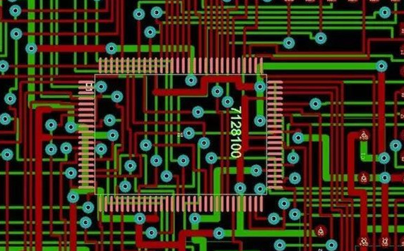 圖1：兩種PCB模型的部分電路。頂圖：傳統(tǒng)設(shè)計版本。